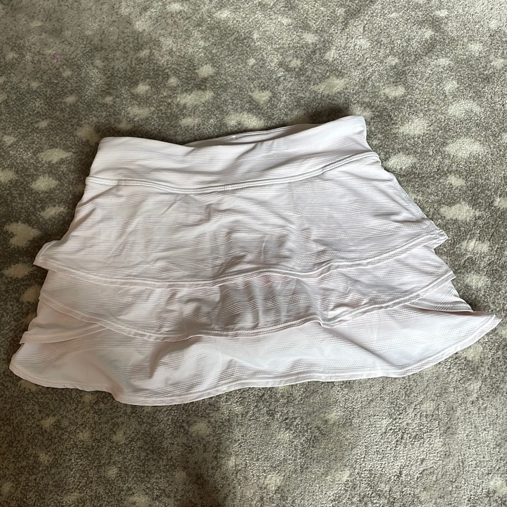 I am selling a Athleta girl tennis skirt. The size is a small(7).